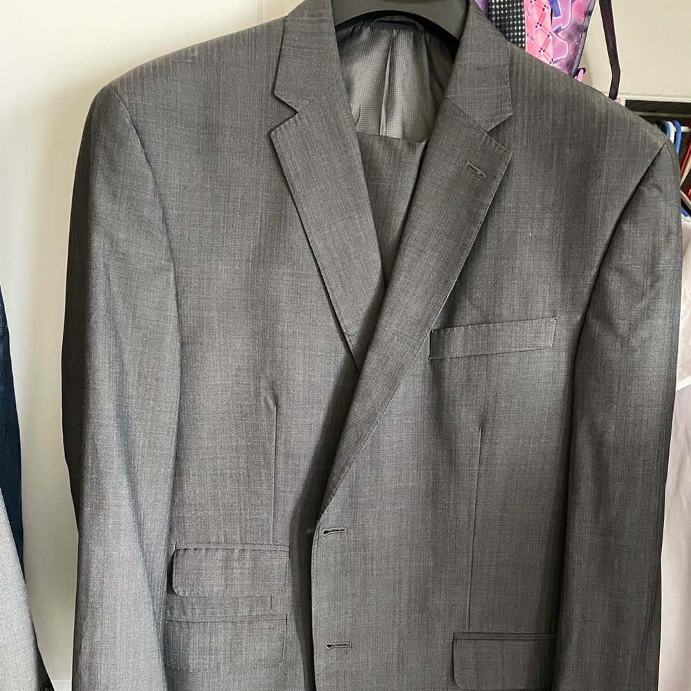 Mens Grey Sean Jean Suit 44S, 38x32